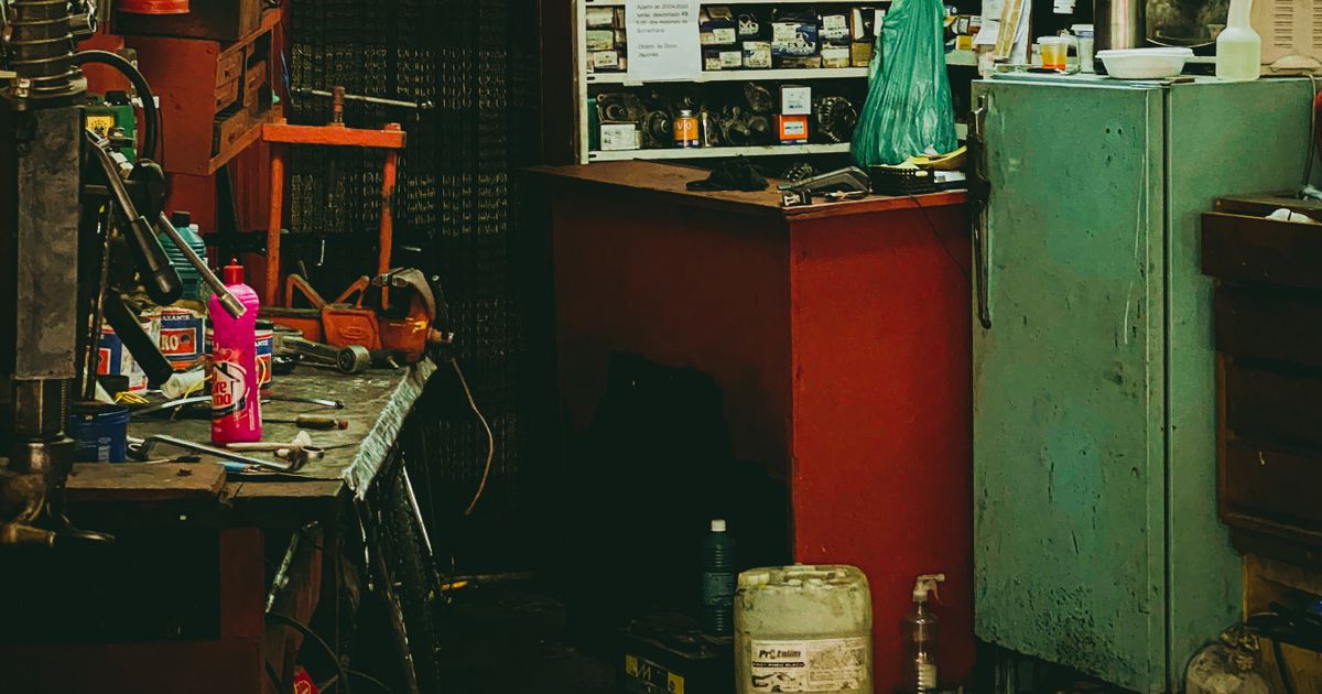 Débarras garage Bruxelles : vider un garage ou un atelier encombré
