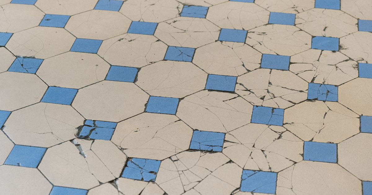 Évacuation carrelage Bruxelles : gérer la faïence de rénovation